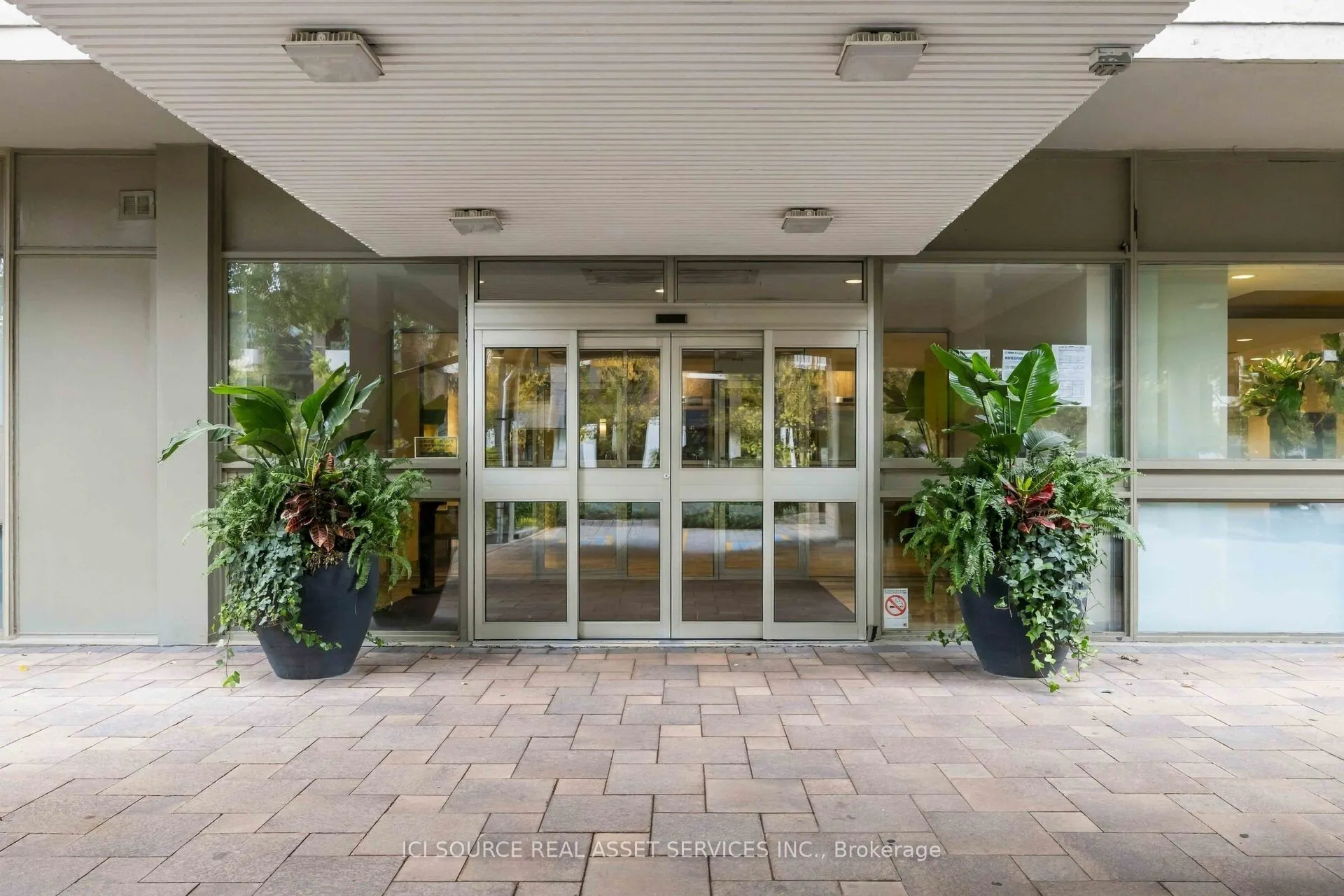 50 Quebec Avenue #1601