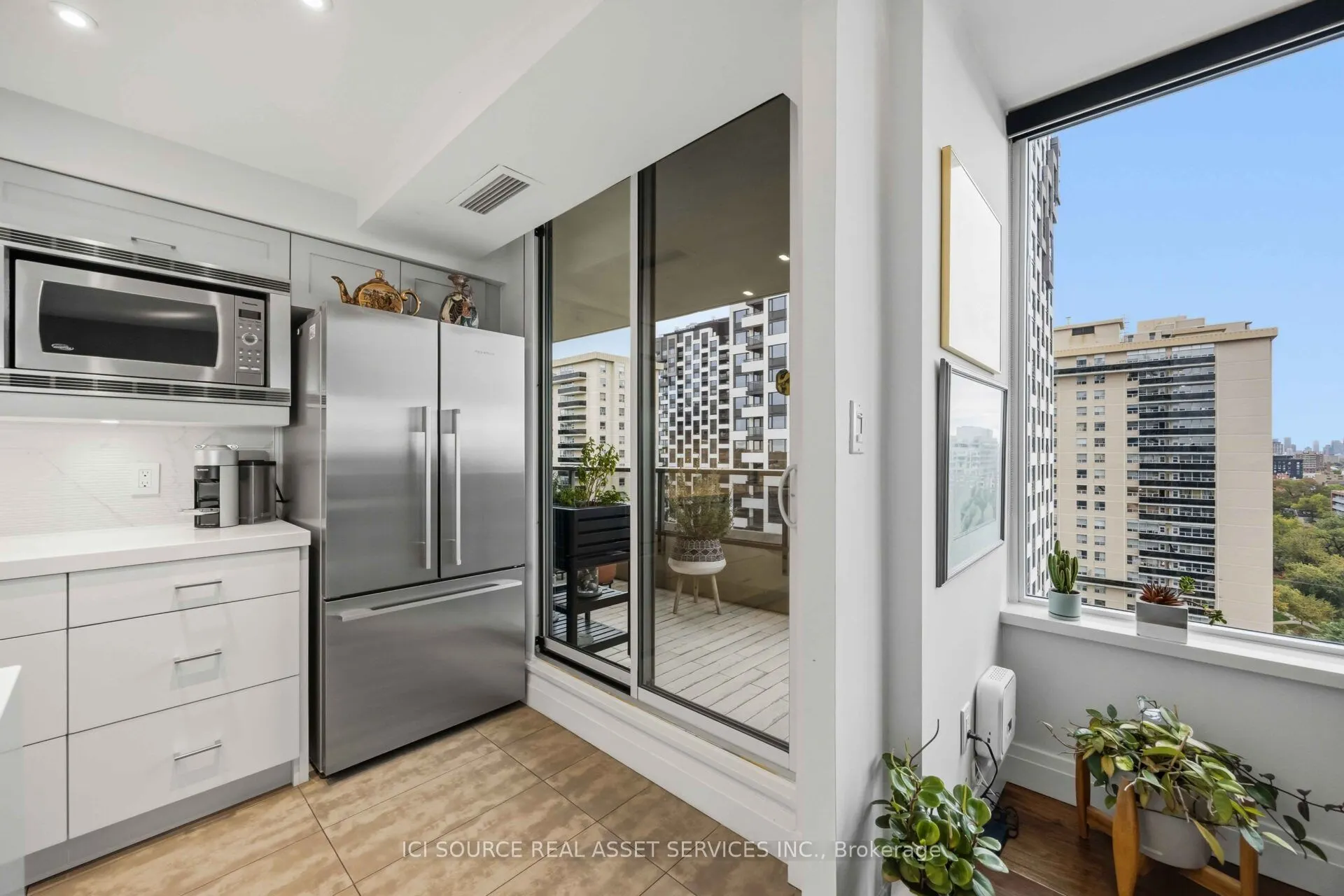 50 Quebec Avenue #1601