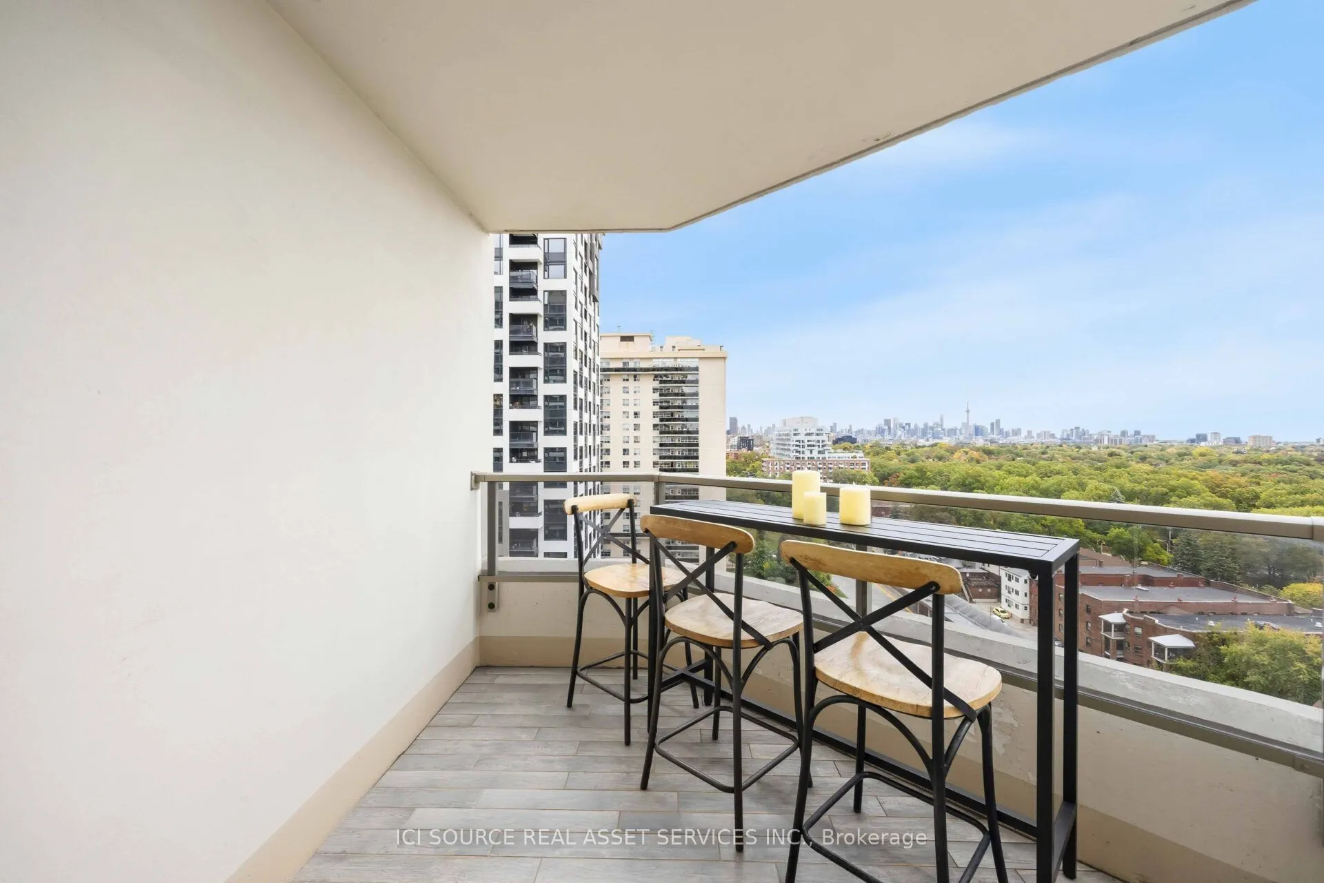 50 Quebec Avenue #1601