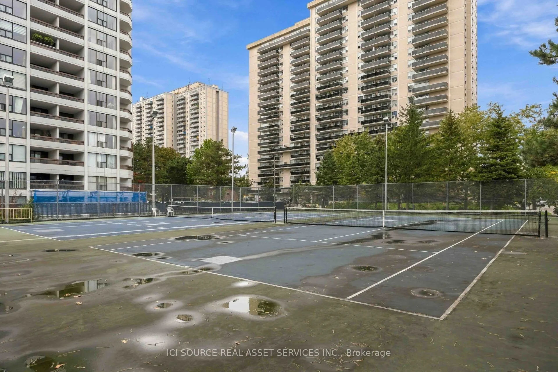 50 Quebec Avenue #1601