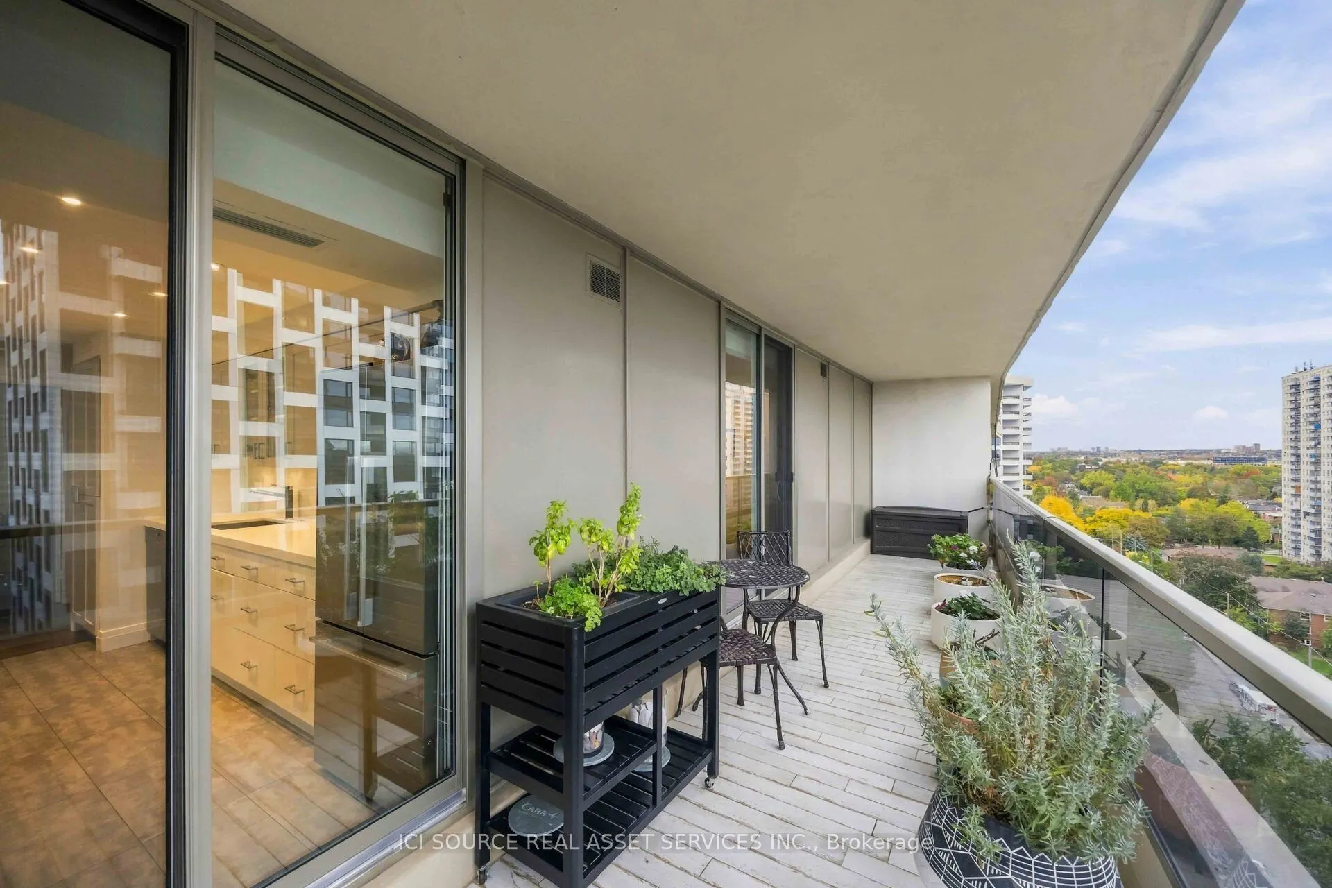 50 Quebec Avenue #1601