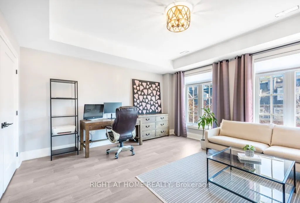 121 Lakeshore Road W #5