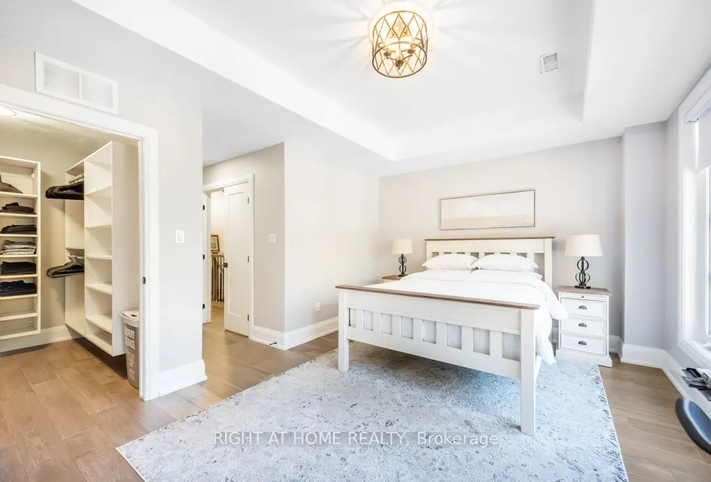 121 Lakeshore Road W #5
