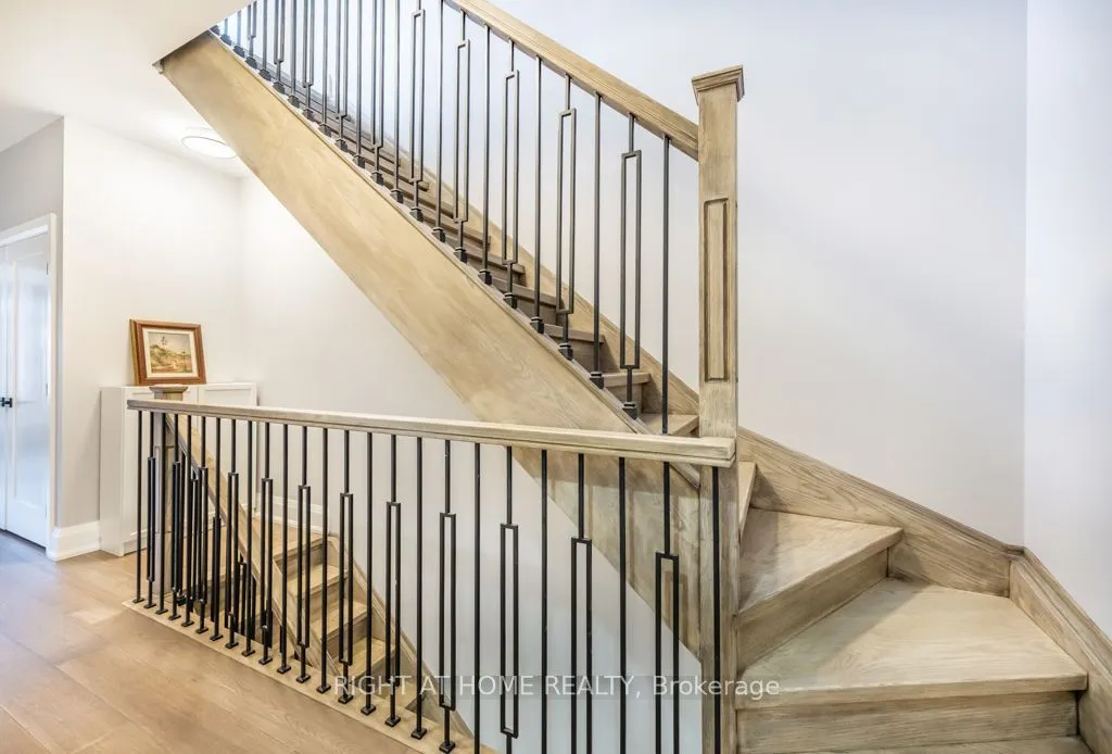 121 Lakeshore Road W #5