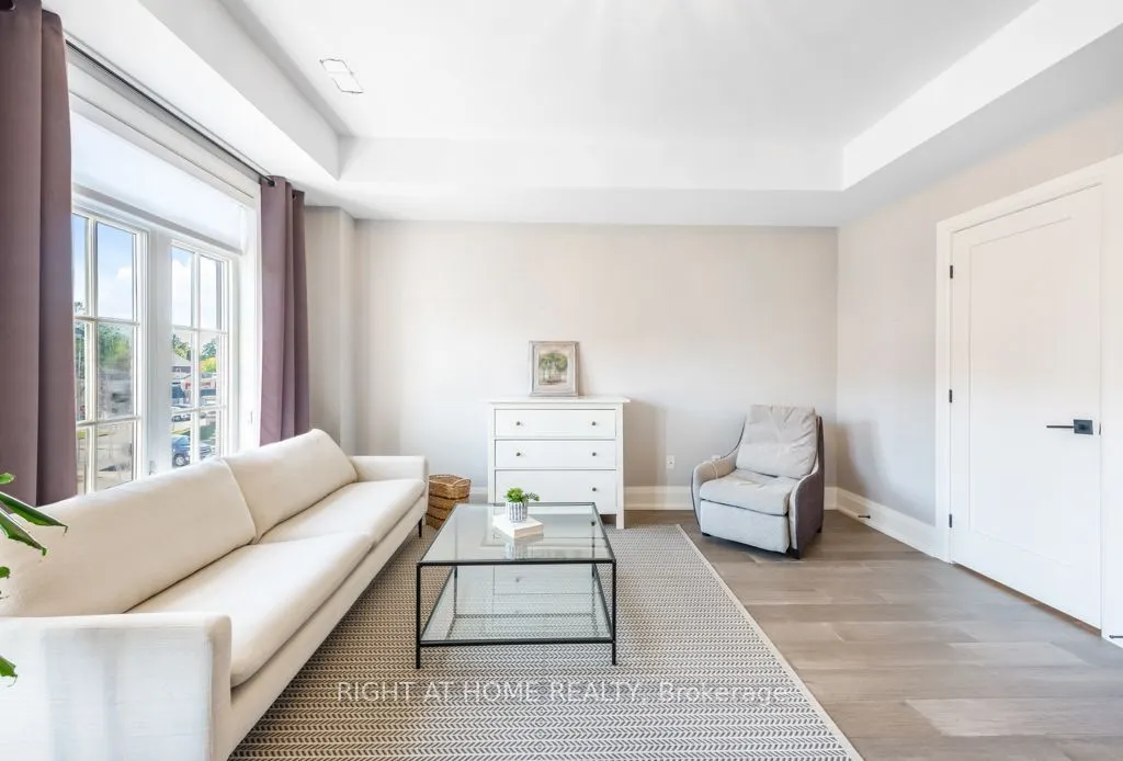 121 Lakeshore Road W #5