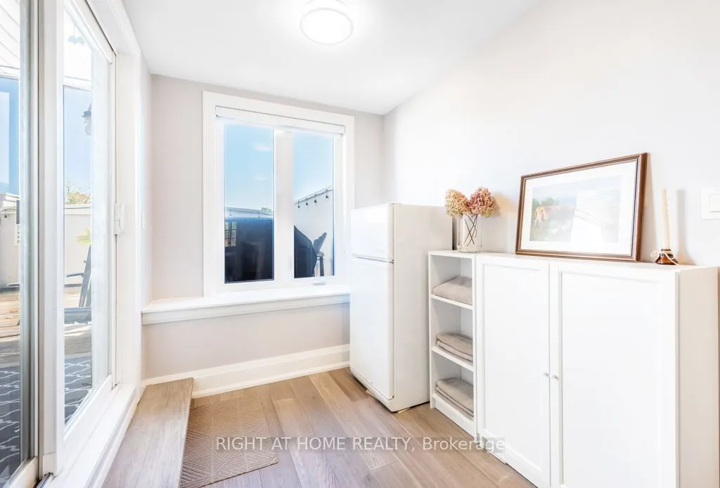 121 Lakeshore Road W #5