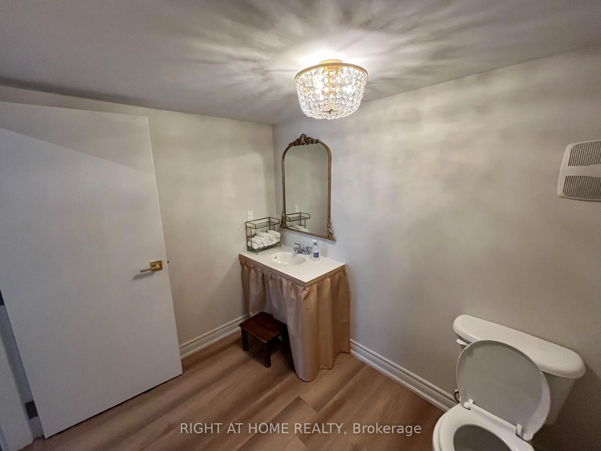 121 Lakeshore Road W #5