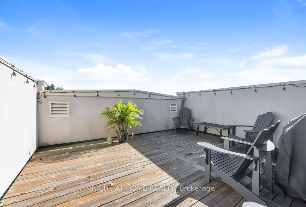 121 Lakeshore Road W #5