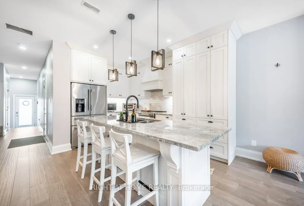 121 Lakeshore Road W #5