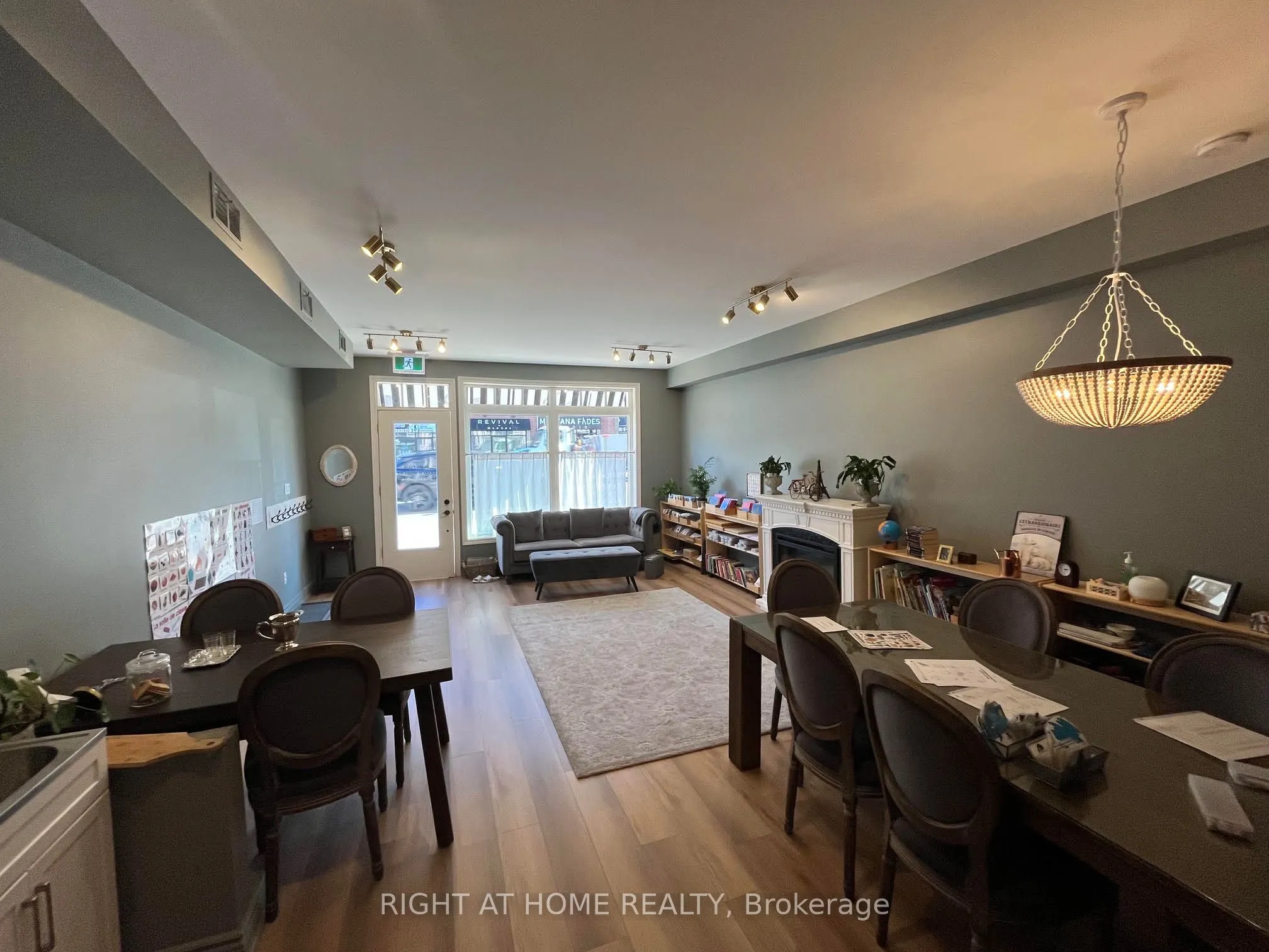 121 Lakeshore Road W #5