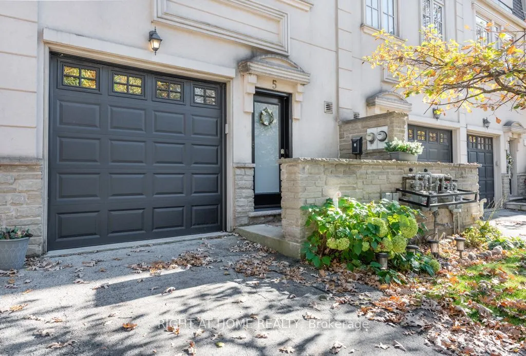 121 Lakeshore Road W #5