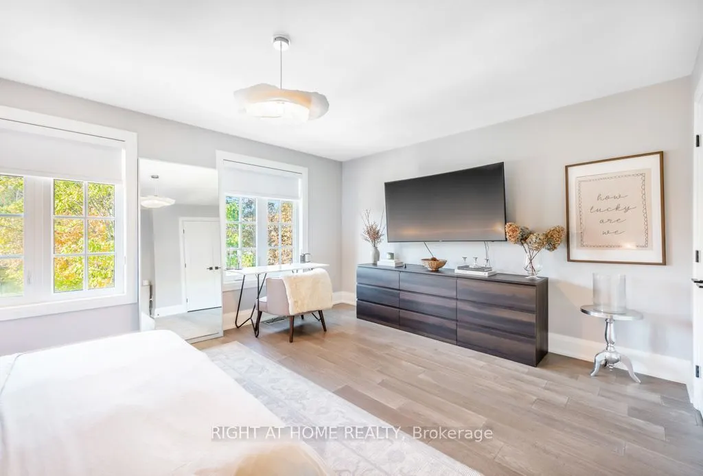 121 Lakeshore Road W #5