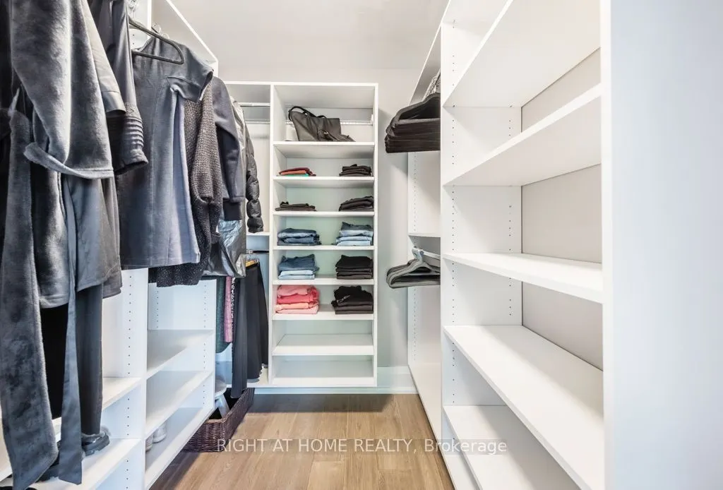 121 Lakeshore Road W #5