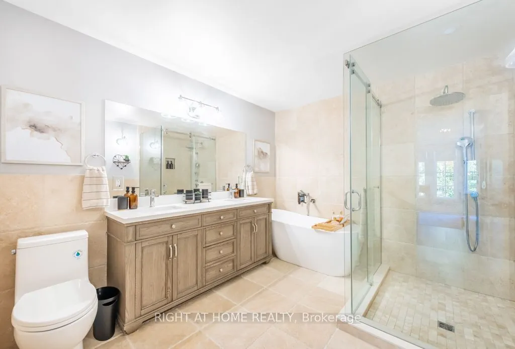 121 Lakeshore Road W #5
