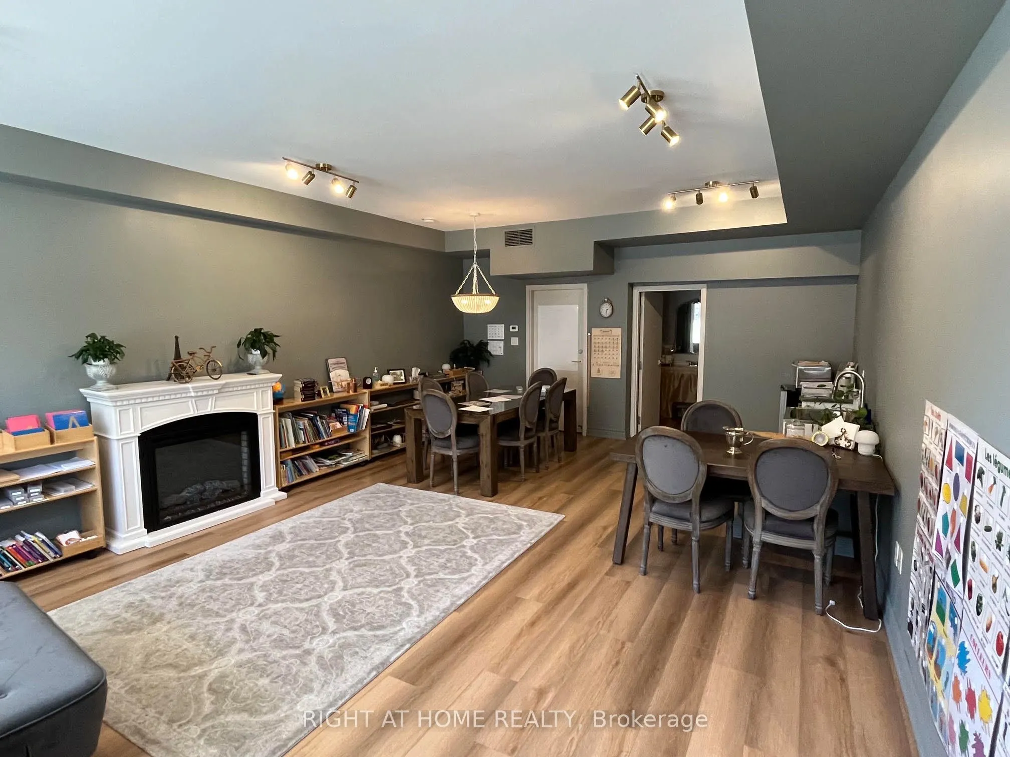 121 Lakeshore Road W #5