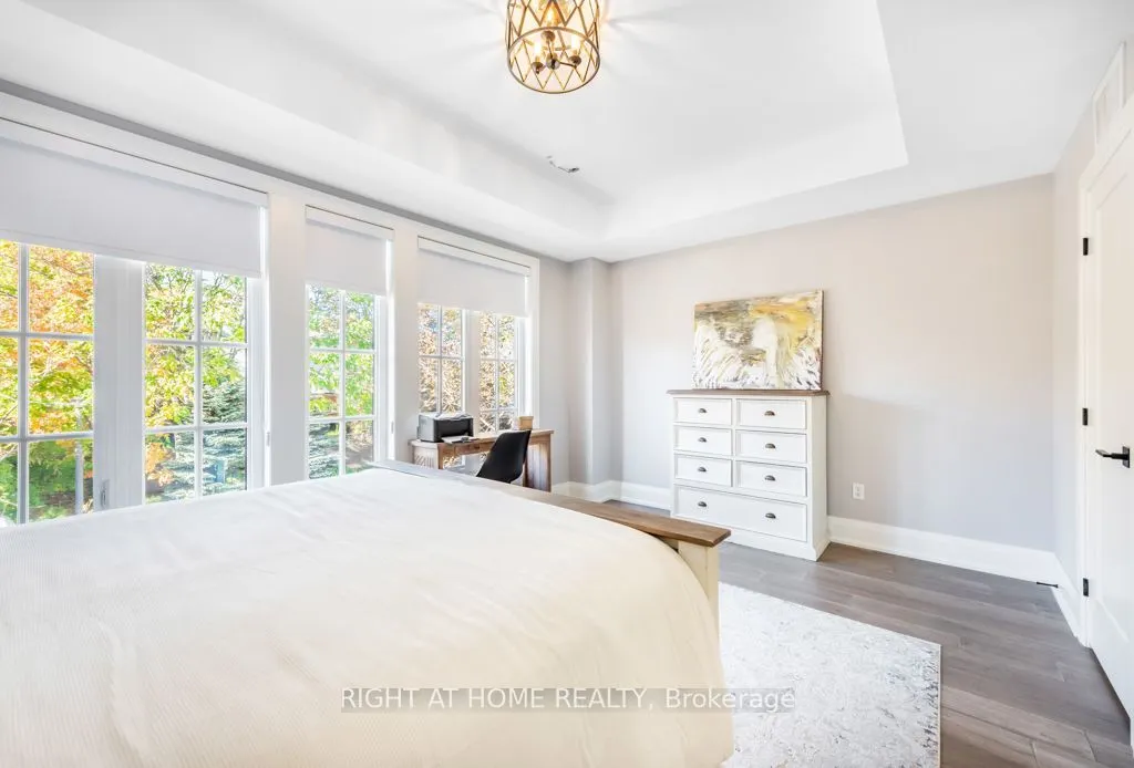 121 Lakeshore Road W #5