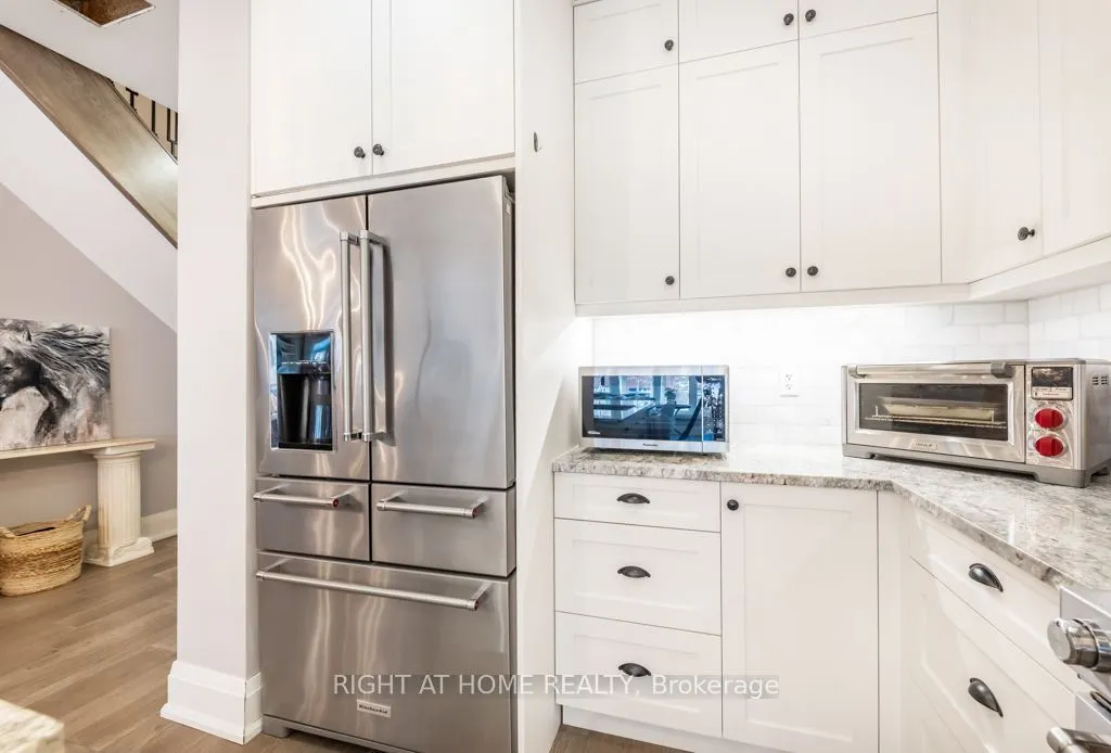 121 Lakeshore Road W #5