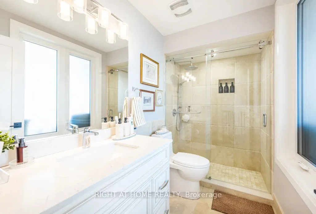 121 Lakeshore Road W #5