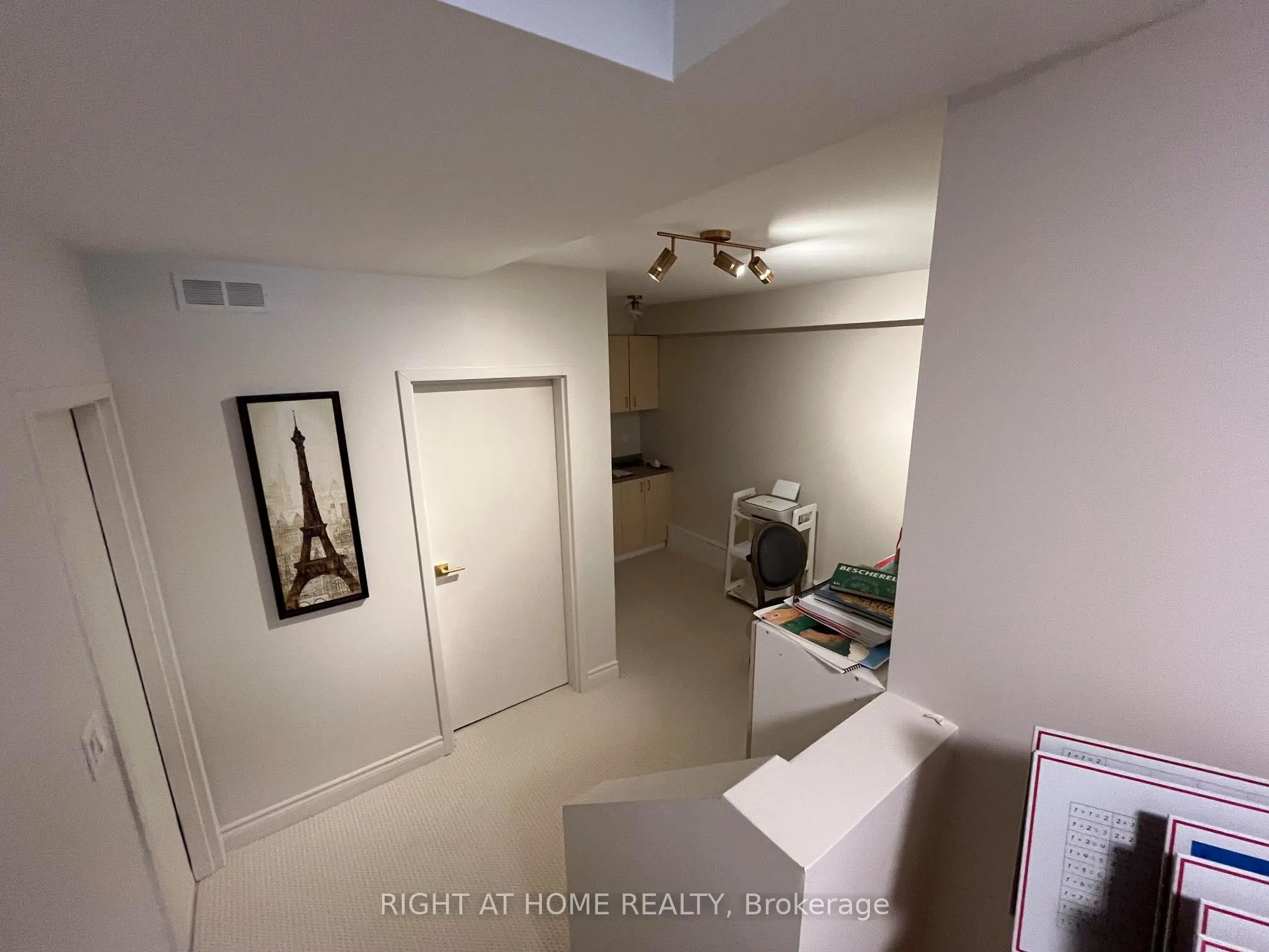 121 Lakeshore Road W #5
