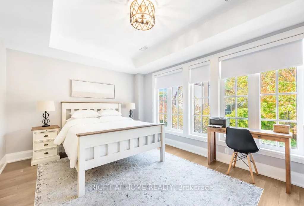 121 Lakeshore Road W #5