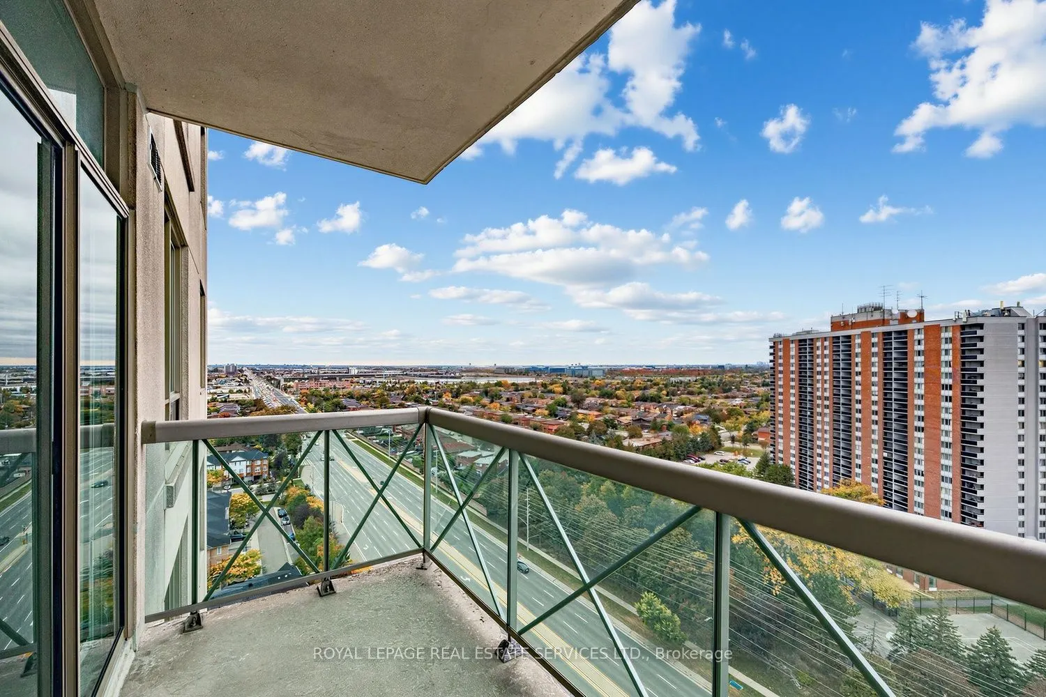 1359 Rathburn Road E #1704