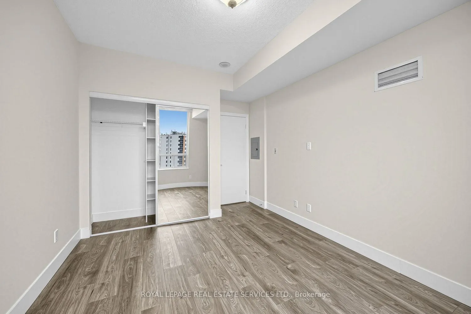 1359 Rathburn Road E #1704