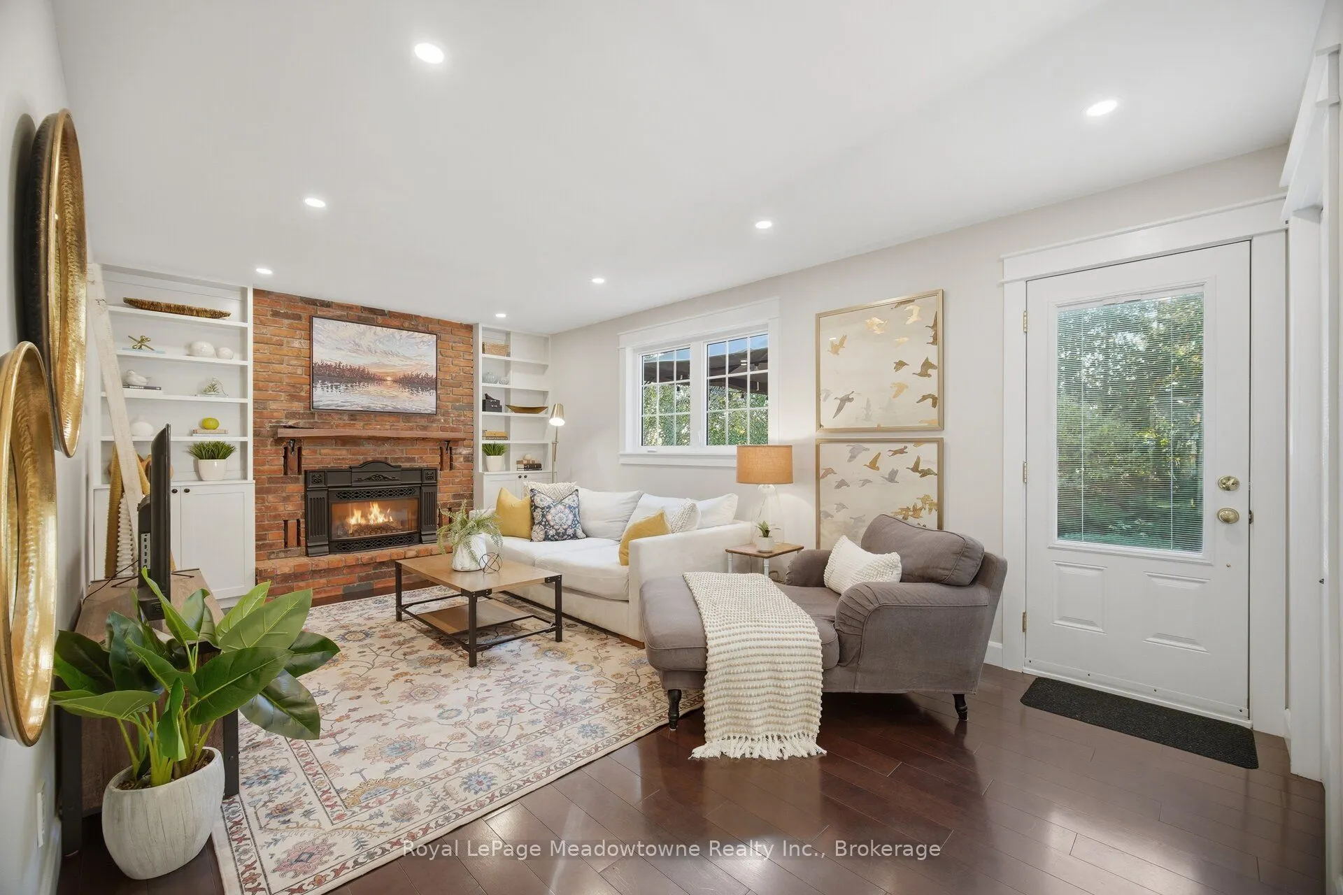 322 Kingsway Place
