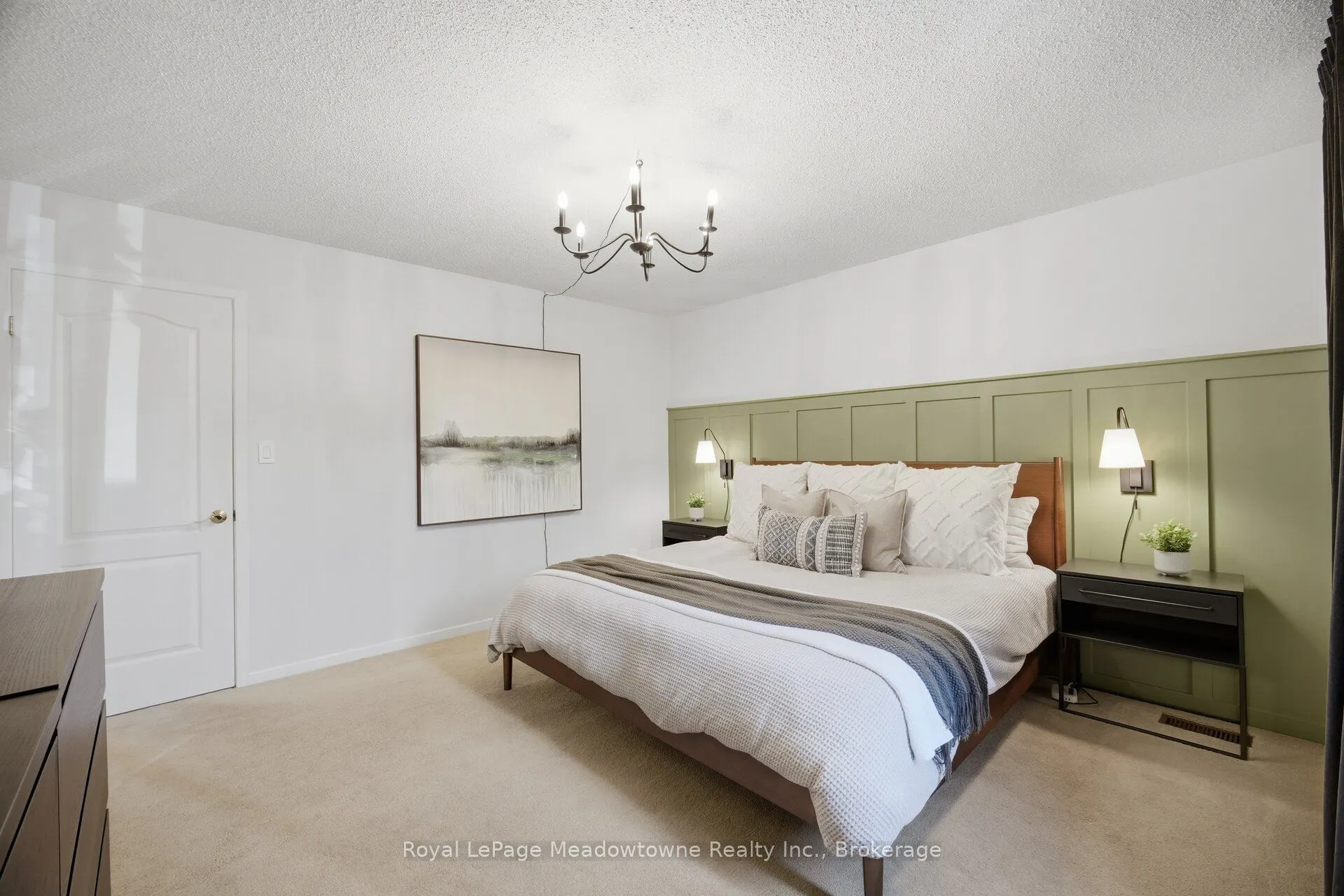 322 Kingsway Place