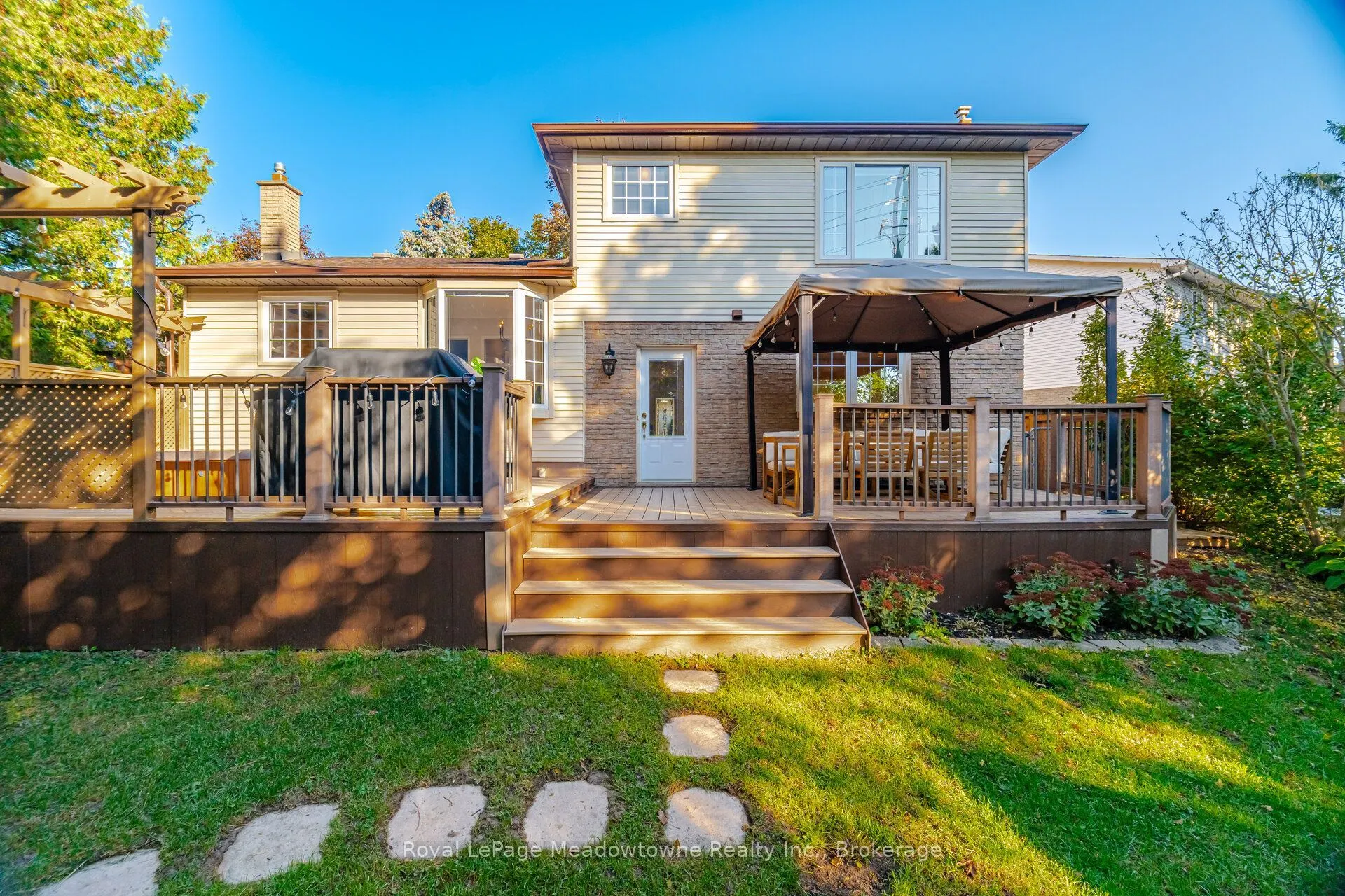 322 Kingsway Place