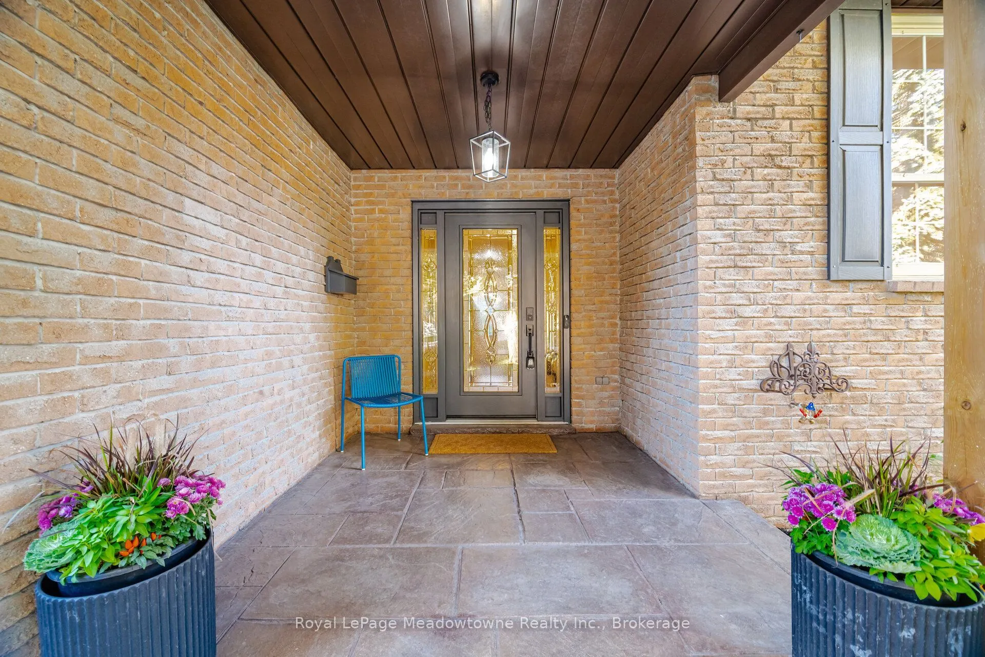 322 Kingsway Place