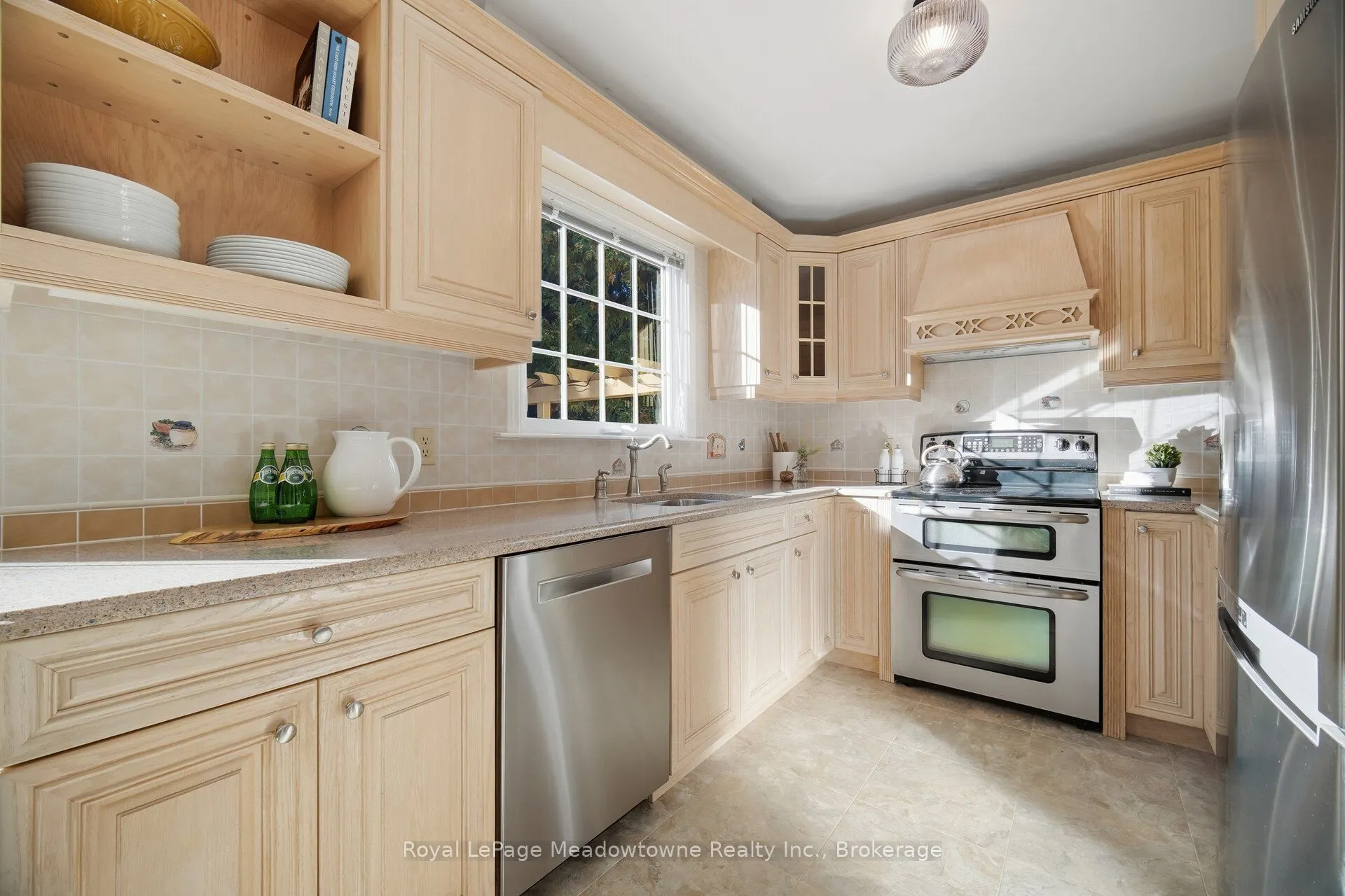 322 Kingsway Place
