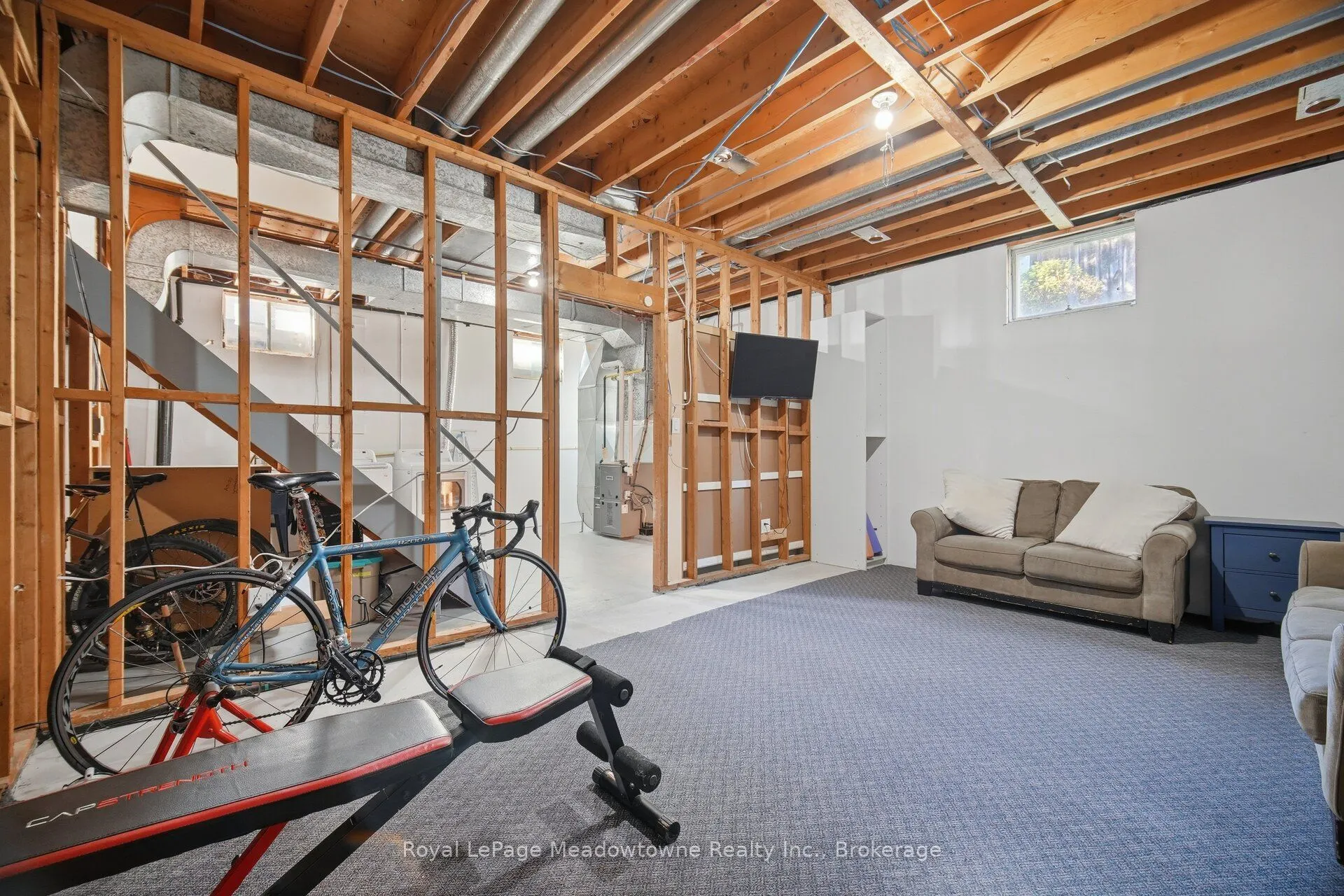 322 Kingsway Place