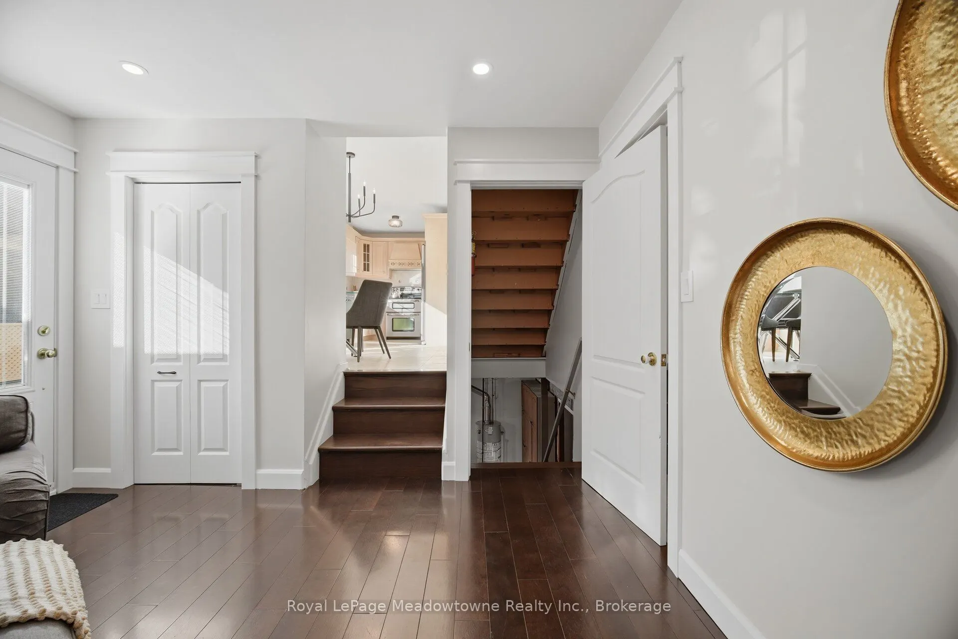 322 Kingsway Place
