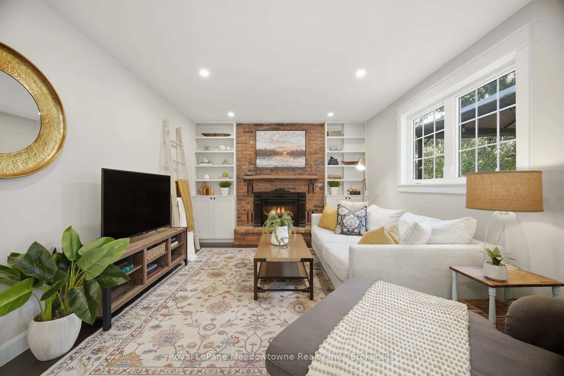 322 Kingsway Place
