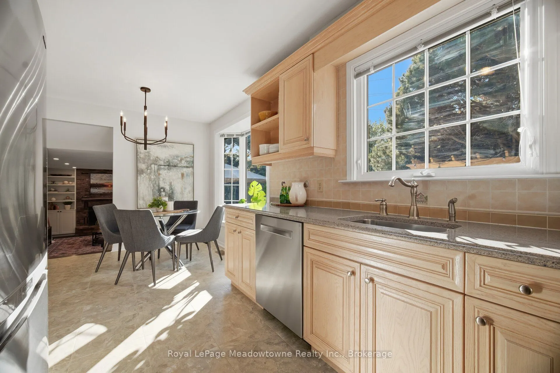 322 Kingsway Place