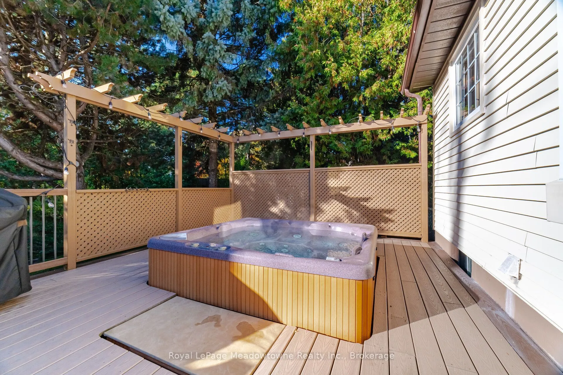 322 Kingsway Place