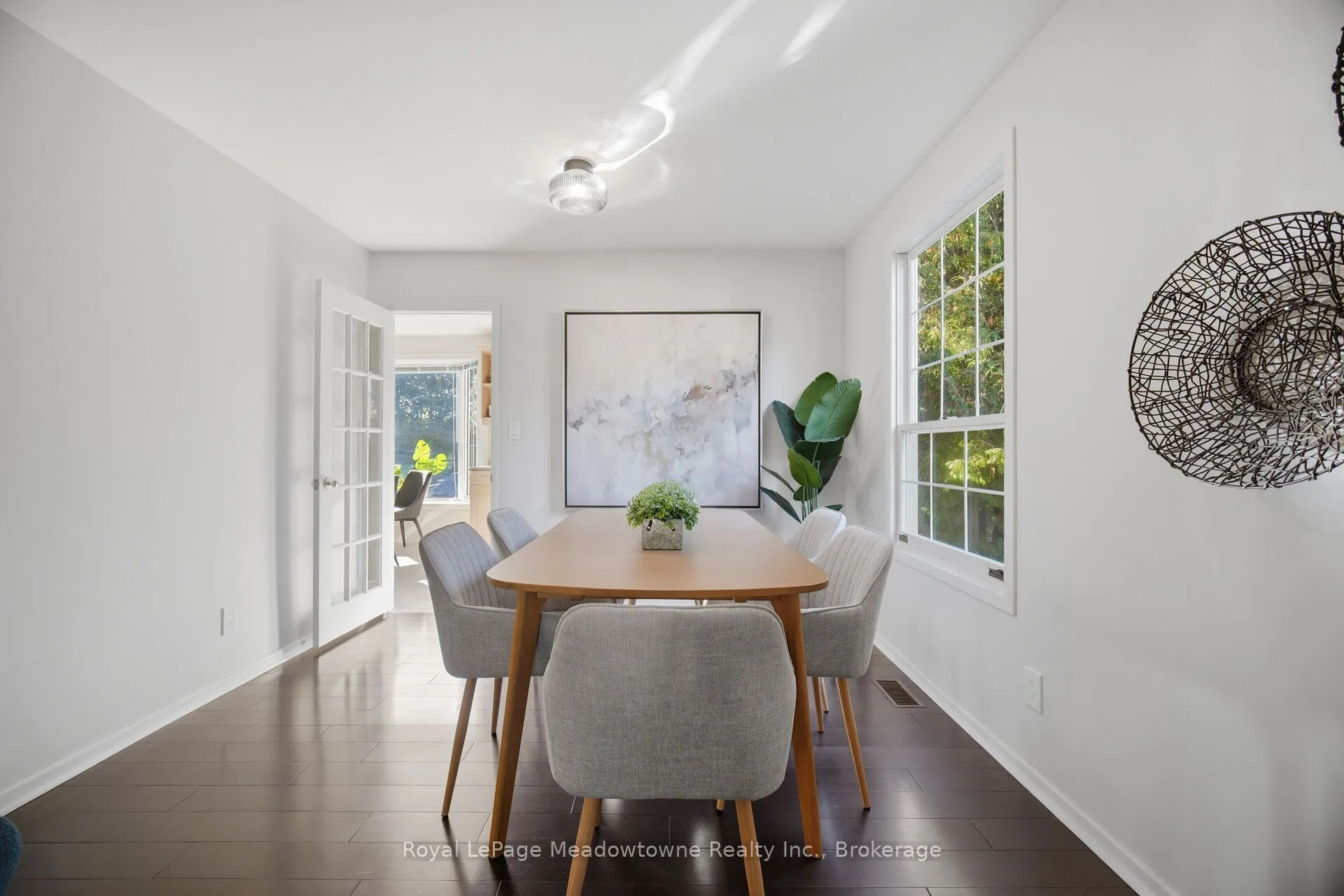 322 Kingsway Place