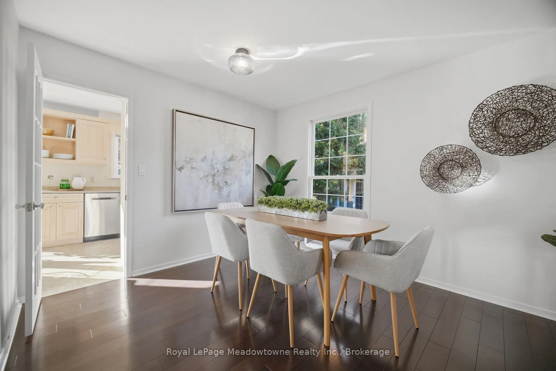 322 Kingsway Place