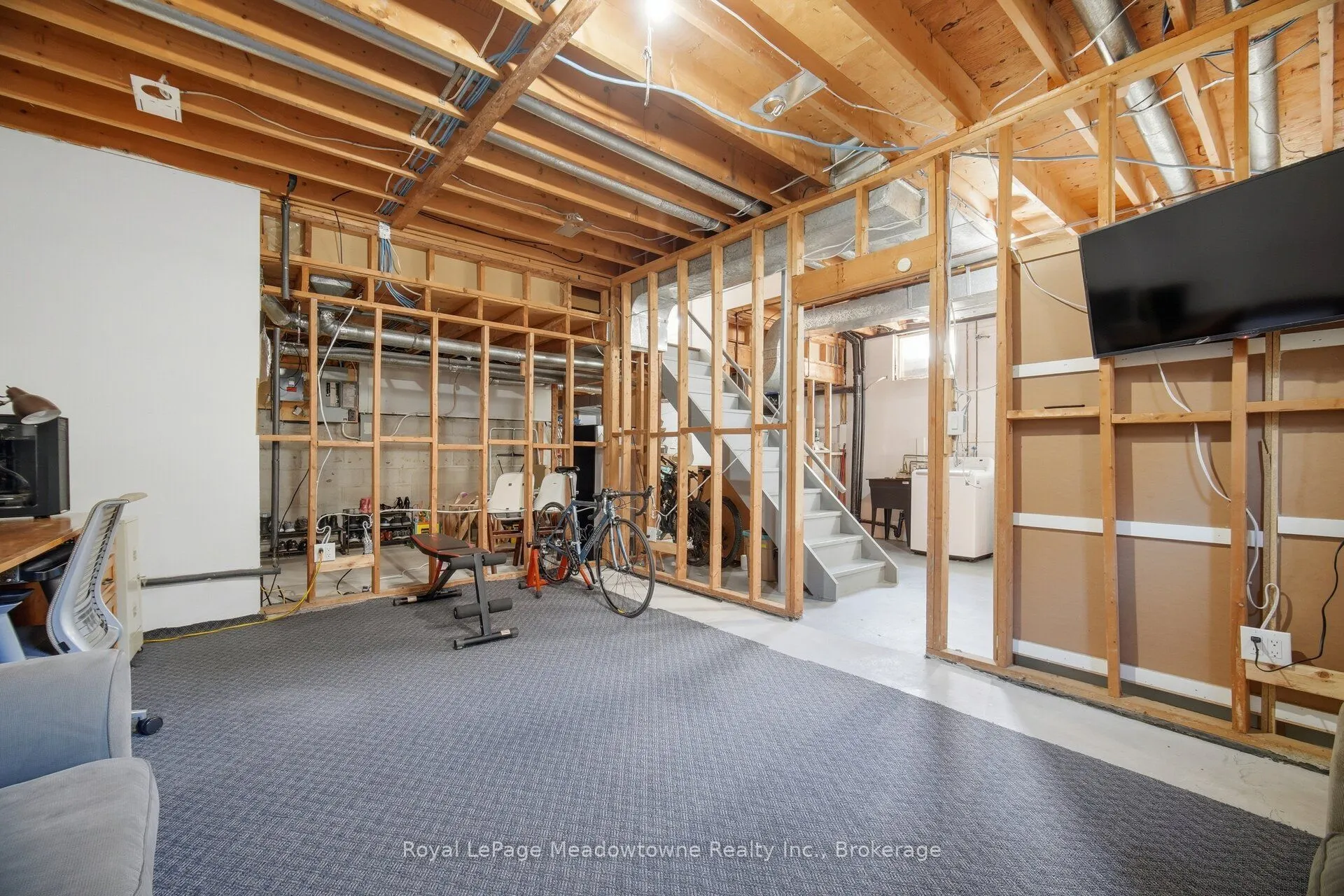 322 Kingsway Place