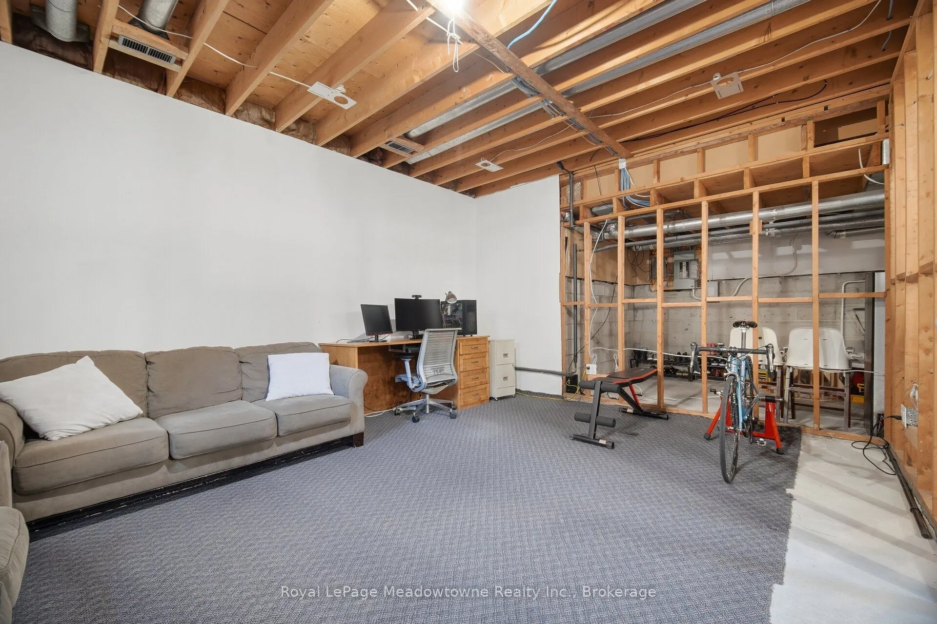 322 Kingsway Place