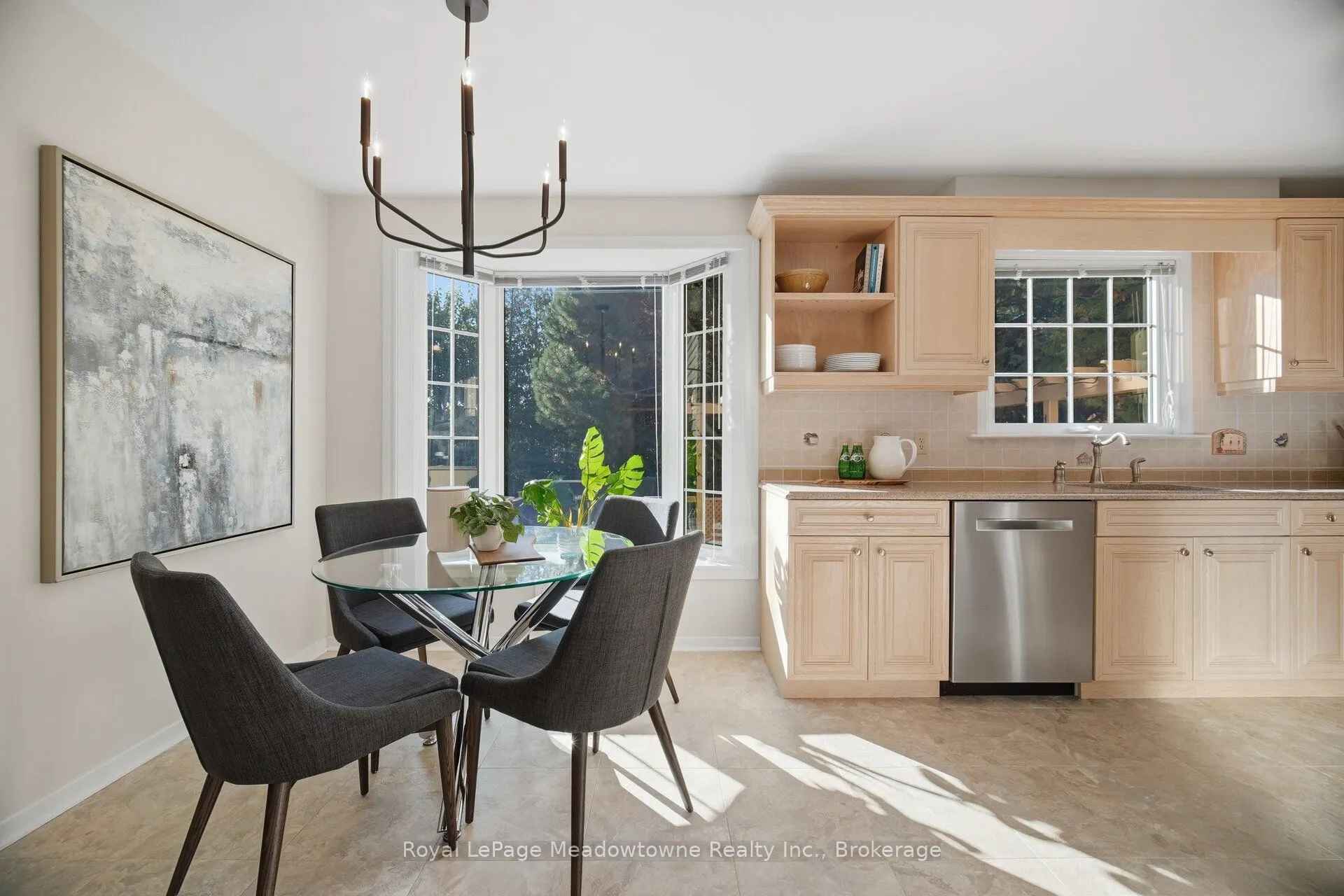 322 Kingsway Place