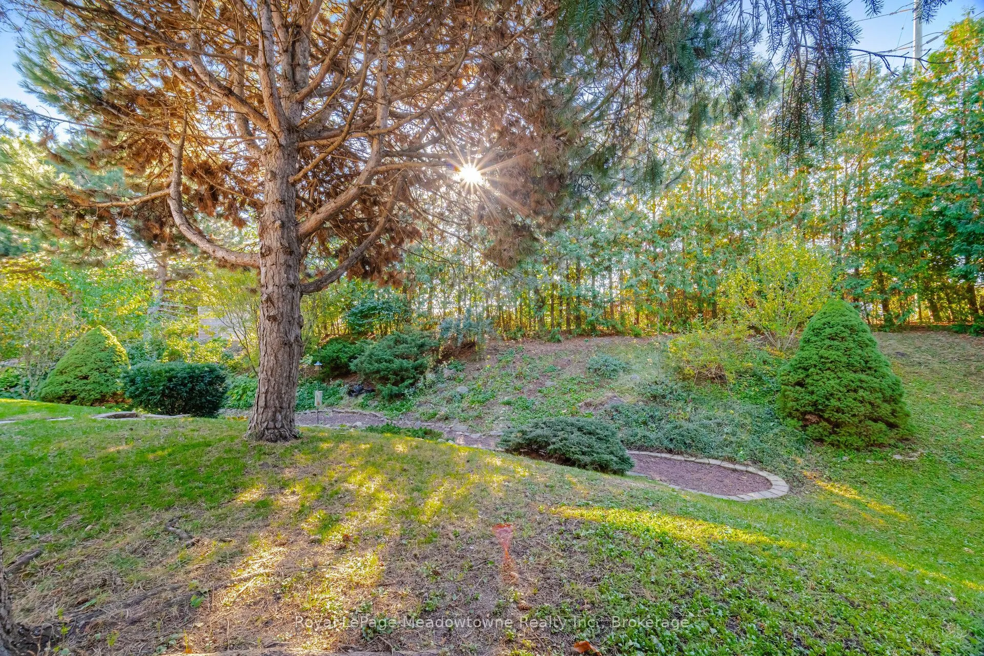 322 Kingsway Place