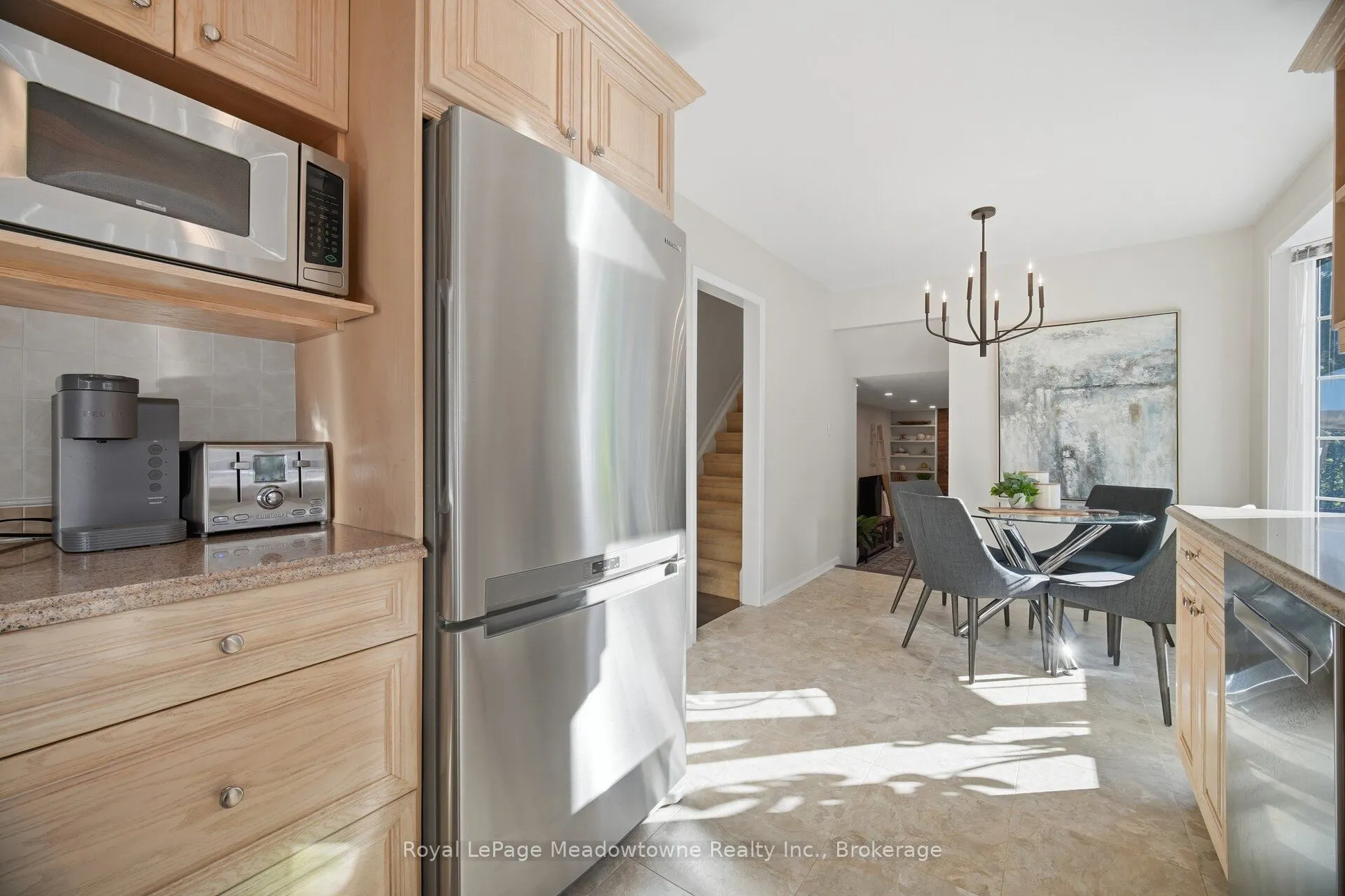 322 Kingsway Place