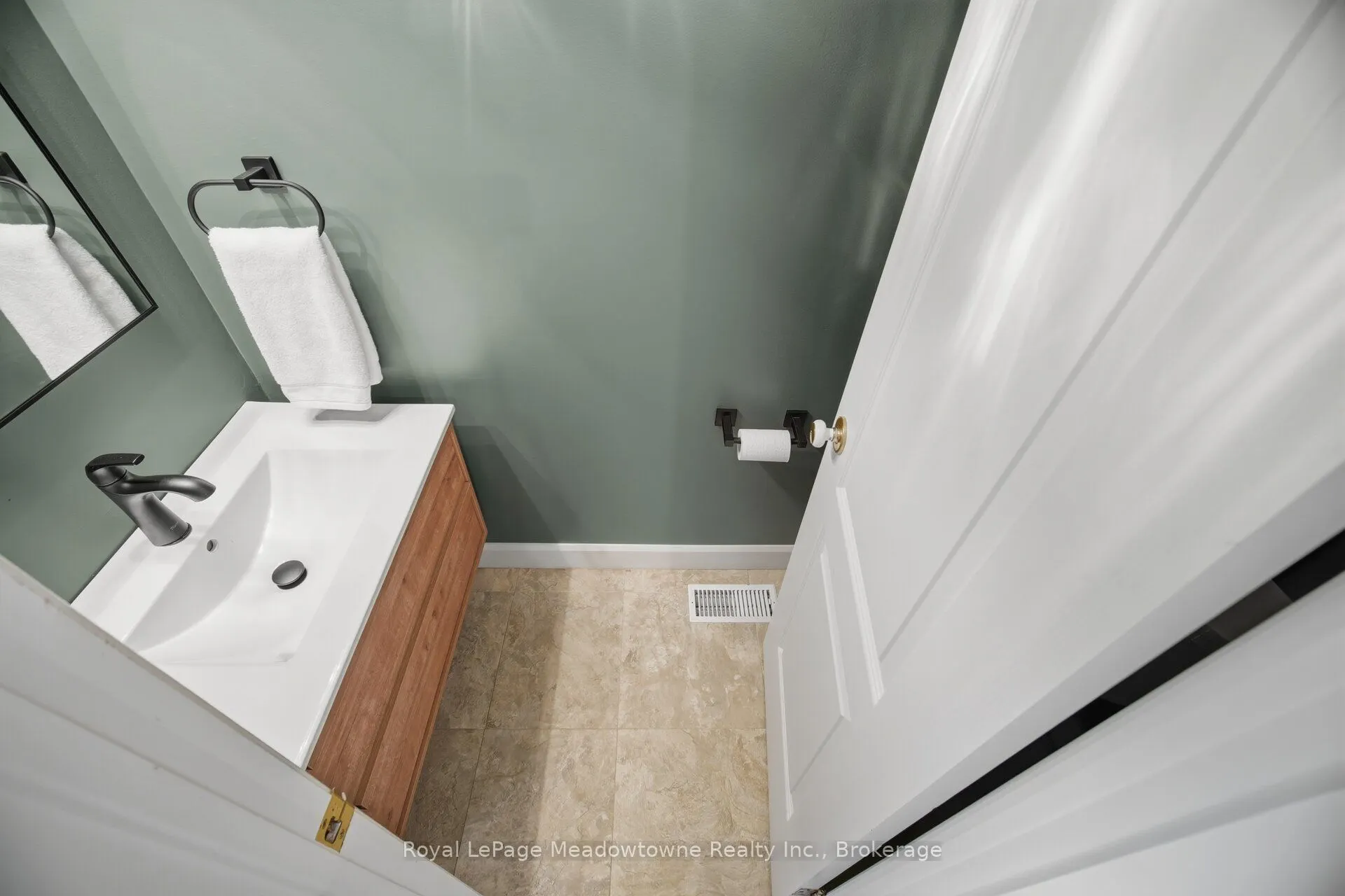322 Kingsway Place