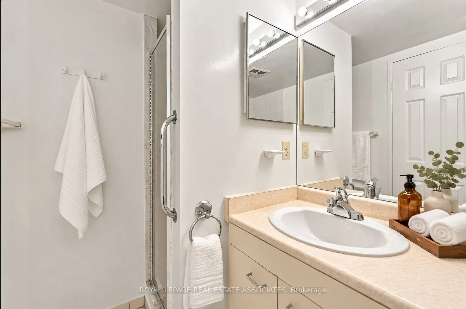 350 Rathburn Road W #808