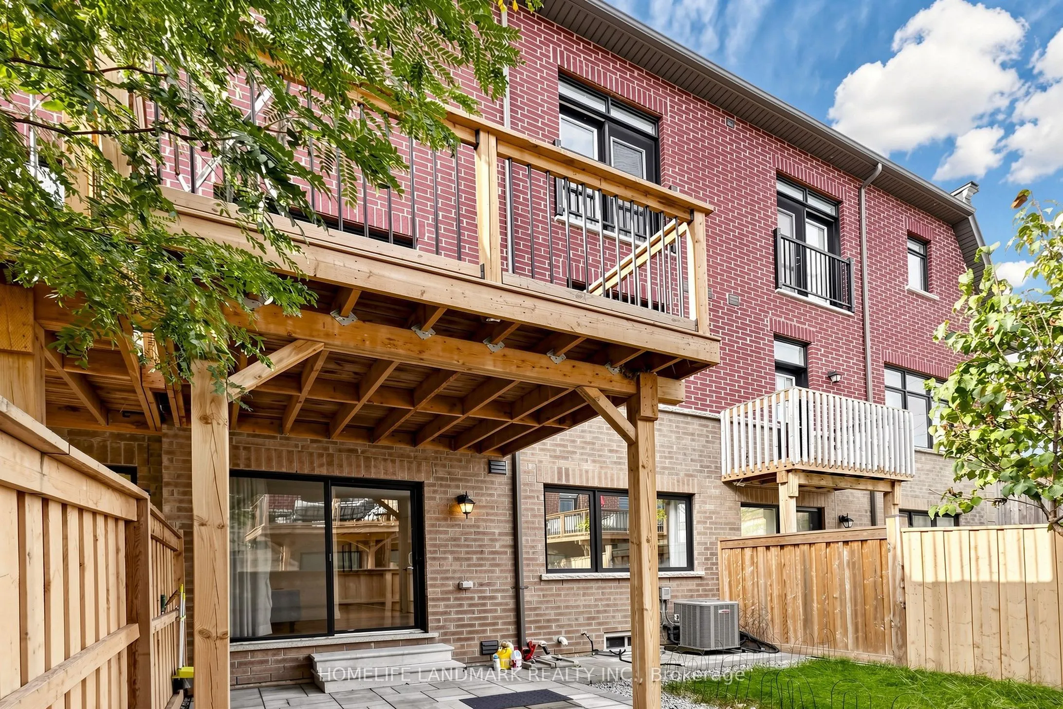 1669 Vellore Crescent