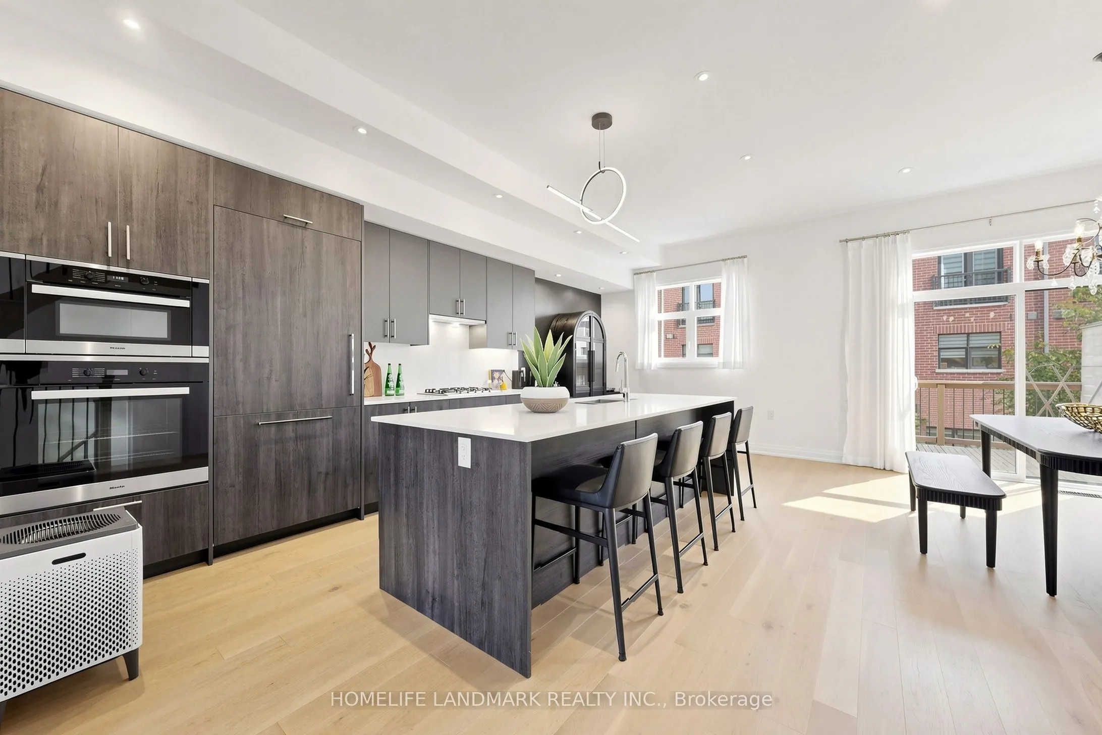 1669 Vellore Crescent