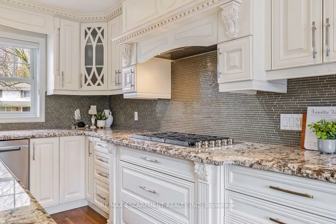 996 Cresthampton Lane