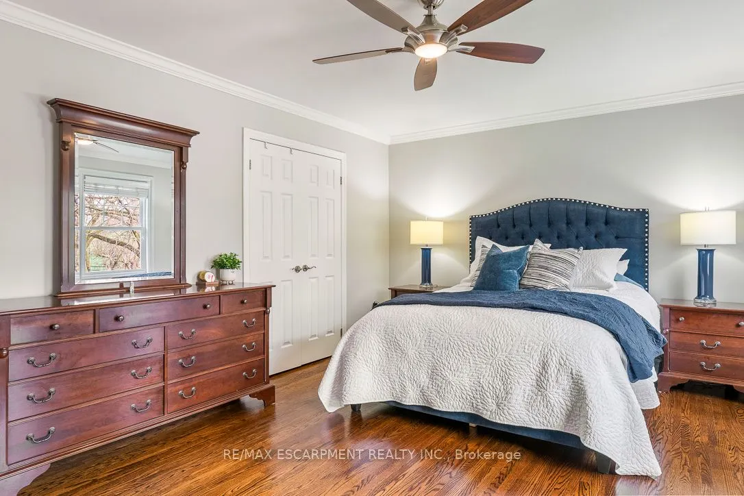 996 Cresthampton Lane