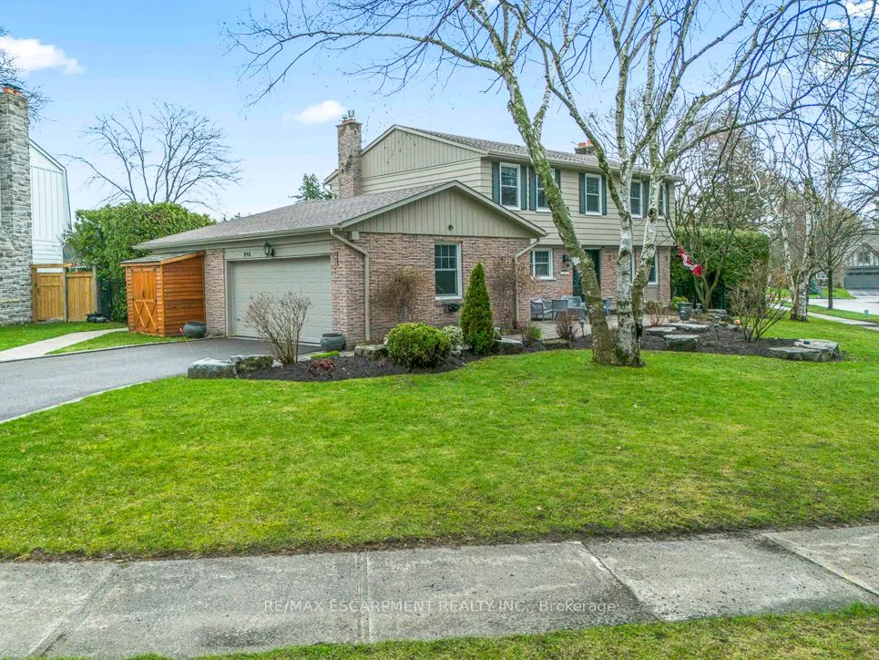 996 Cresthampton Lane